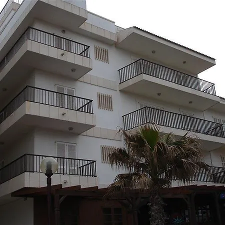 Charlys Hotel 2*