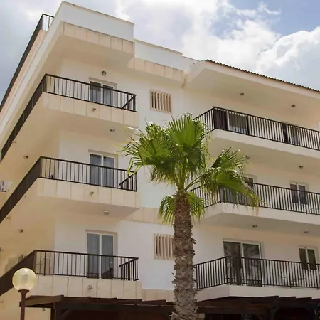 Charlys Hotel
